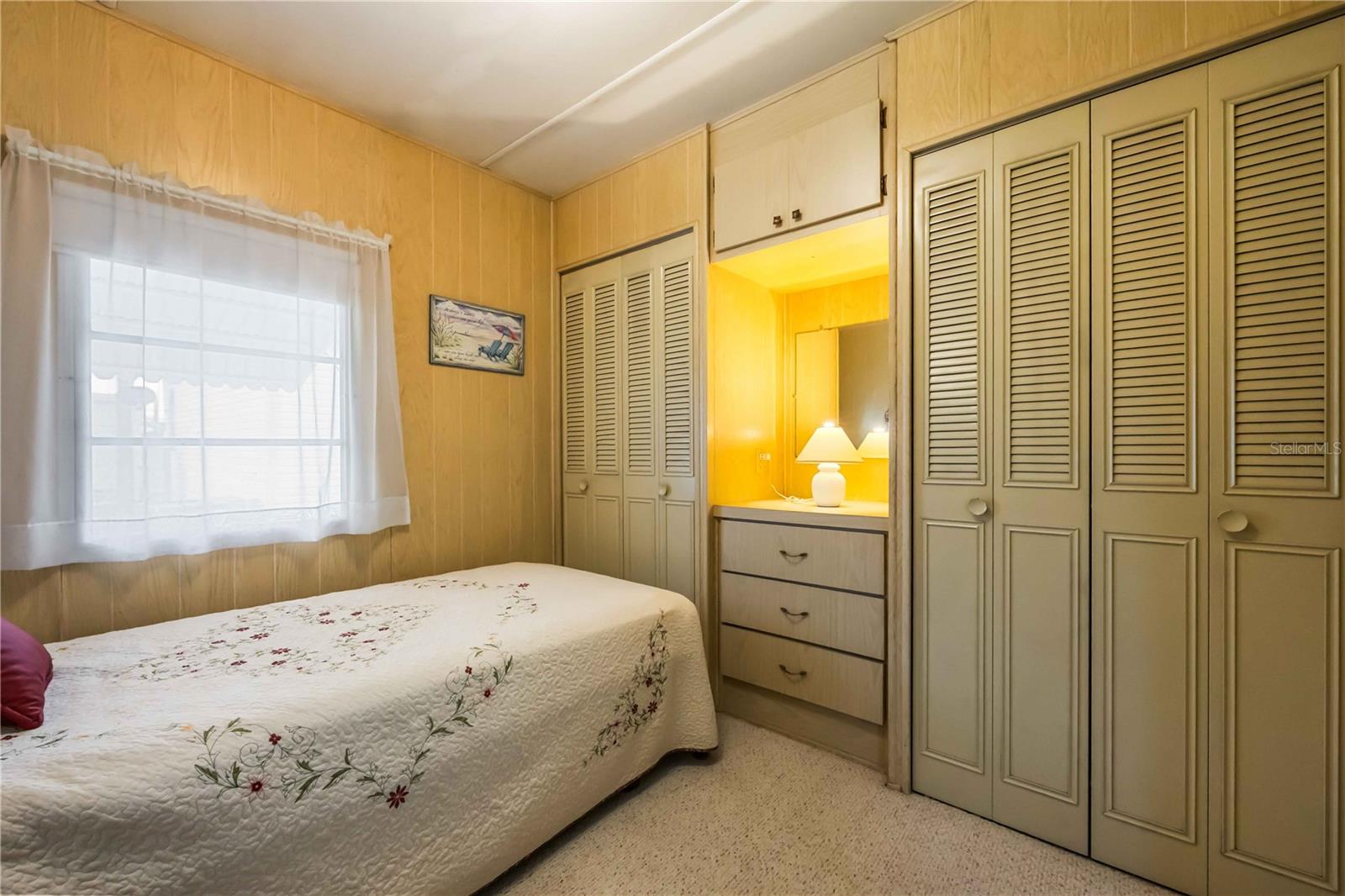 COLONIAL MANOR - Residential