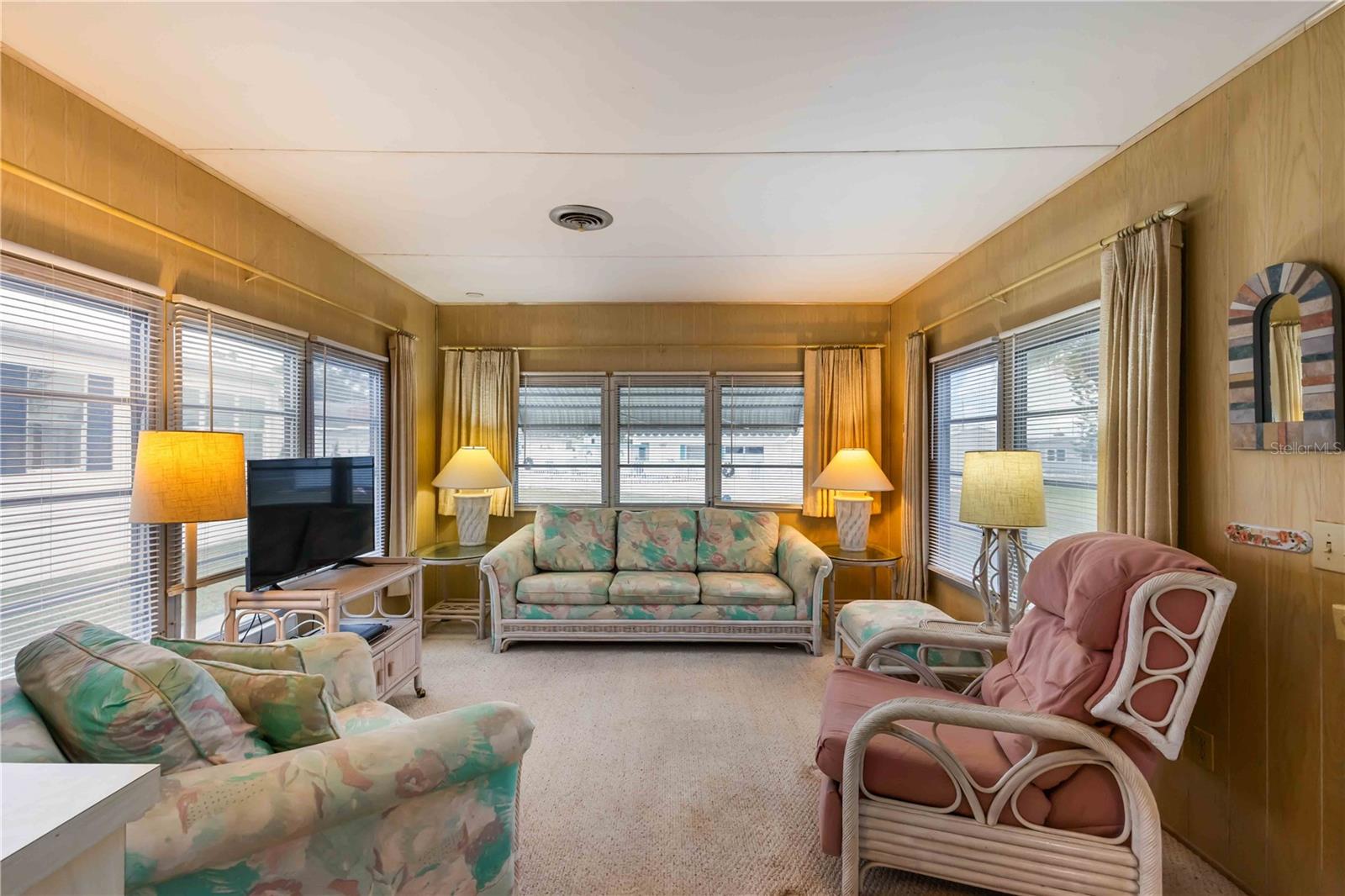 COLONIAL MANOR - Residential