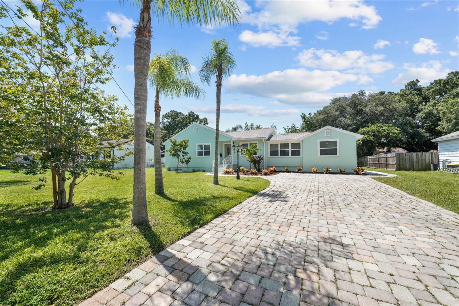 814 W INDIANA AVENUE