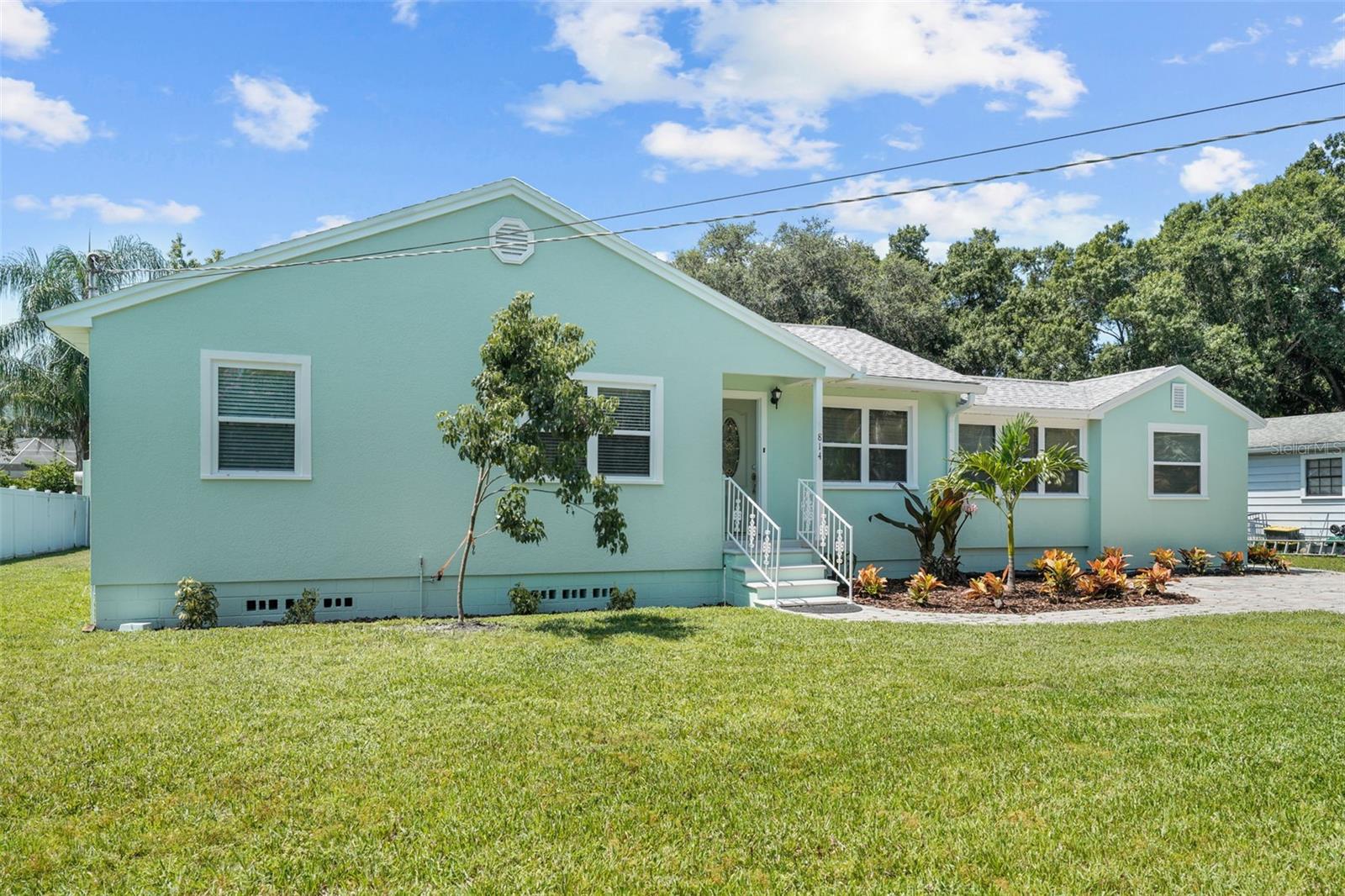 814 W INDIANA AVENUE