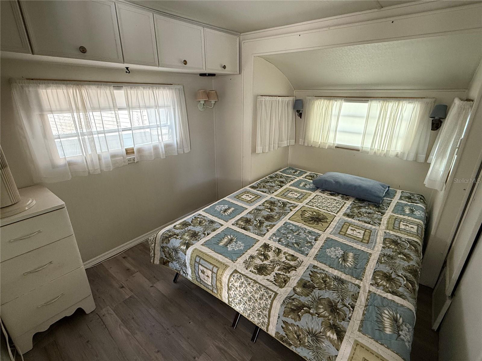 HOLIDAY TRAVEL PARK ENGLEWOOD - Residential