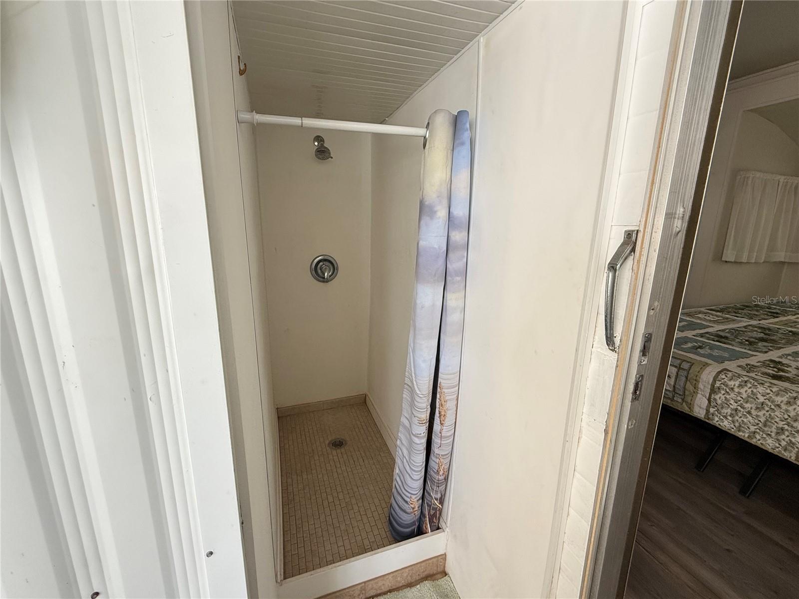 HOLIDAY TRAVEL PARK ENGLEWOOD - Residential