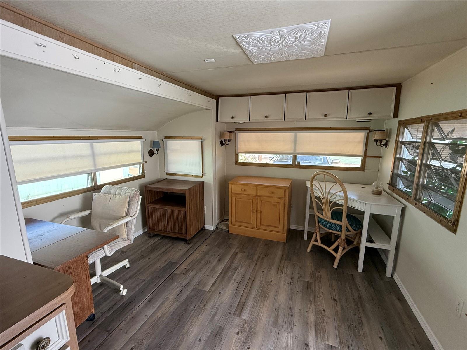 HOLIDAY TRAVEL PARK ENGLEWOOD - Residential