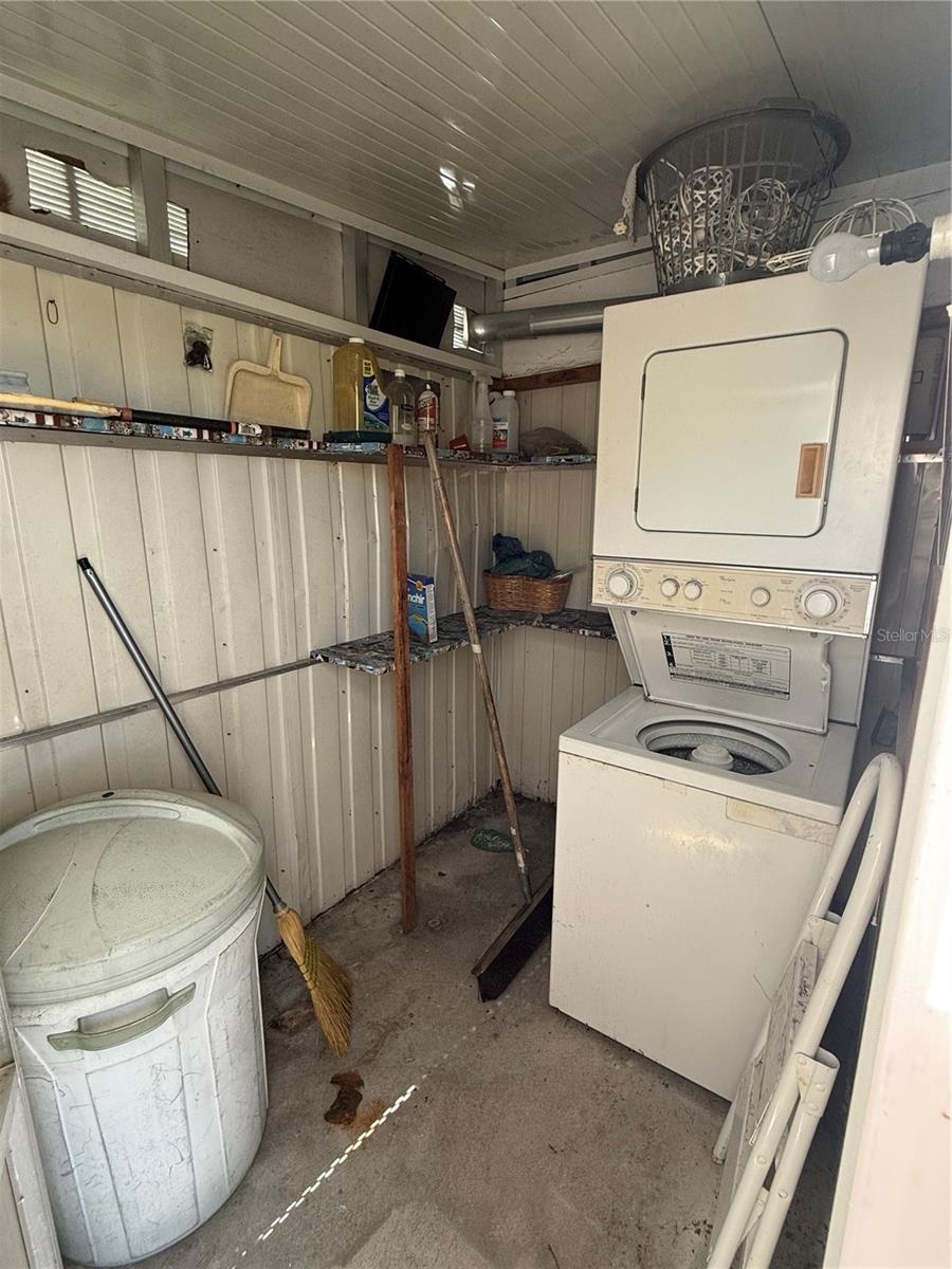 HOLIDAY TRAVEL PARK ENGLEWOOD - Residential