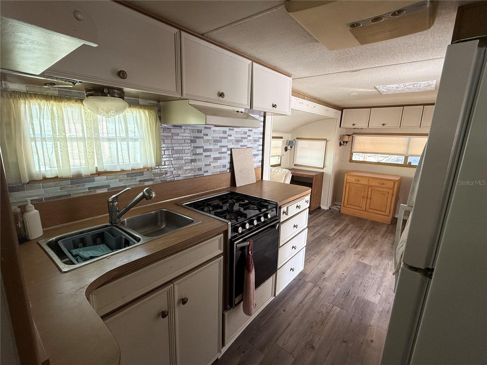 HOLIDAY TRAVEL PARK ENGLEWOOD - Residential