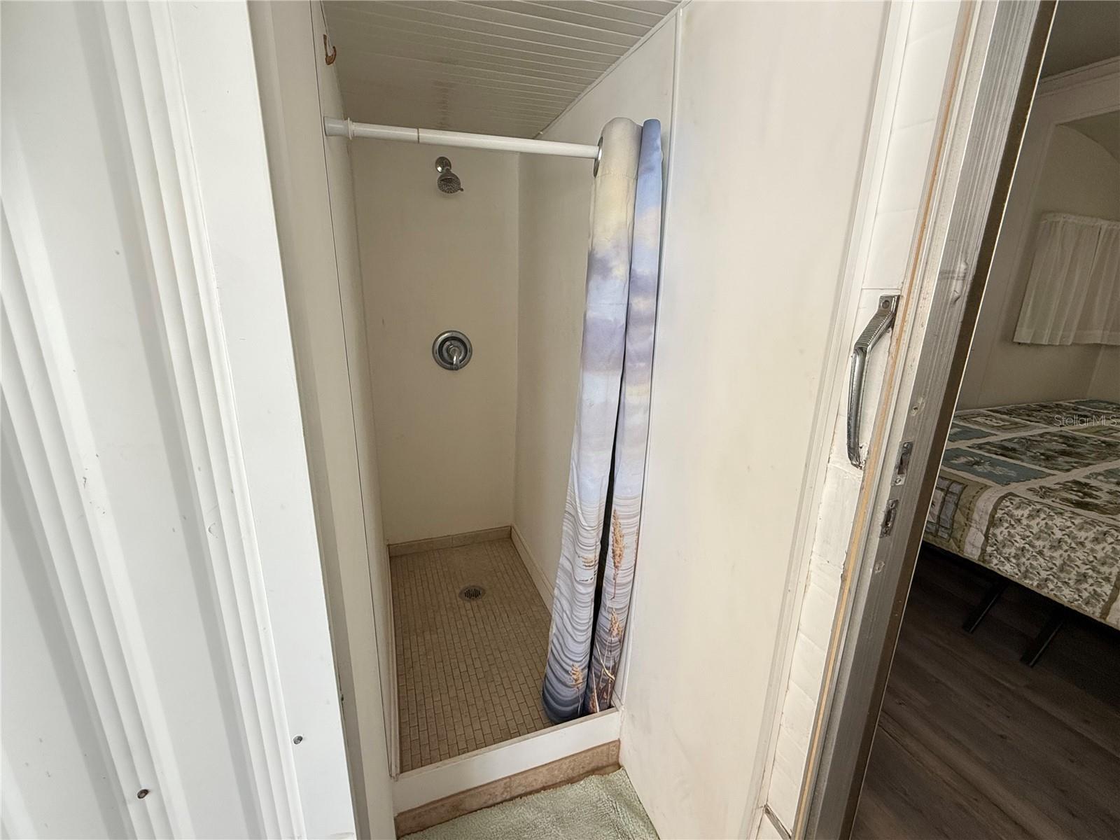 HOLIDAY TRAVEL PARK ENGLEWOOD - Residential