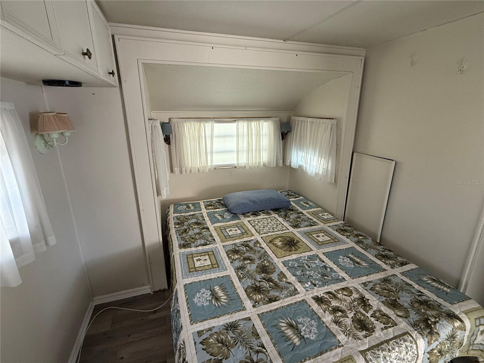 HOLIDAY TRAVEL PARK ENGLEWOOD - Residential