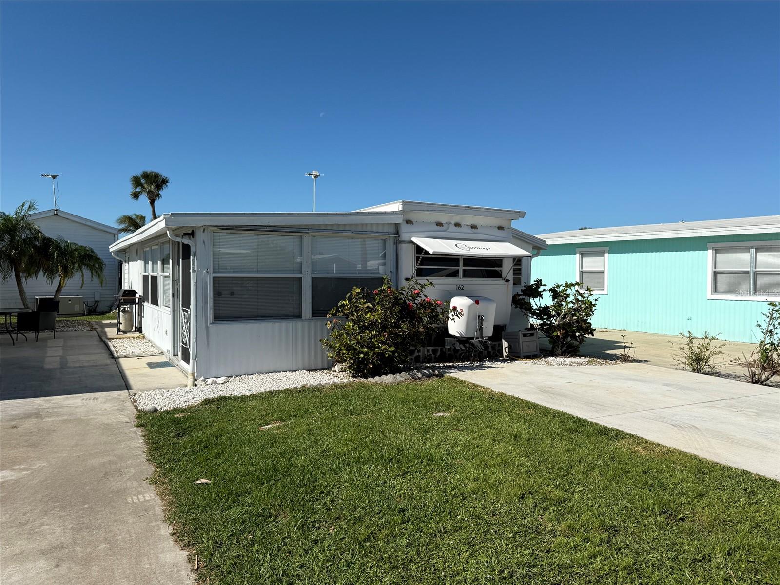 HOLIDAY TRAVEL PARK ENGLEWOOD - Residential
