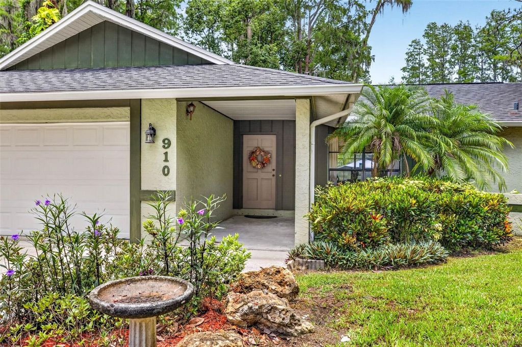 Photo of 910 Hillside Drive, Lutz, FL 33549 (MLS # TB8520451)