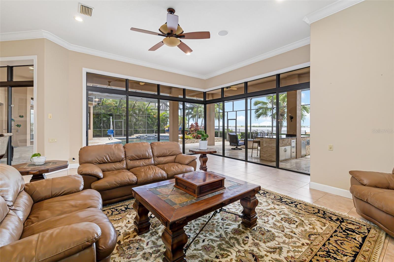 RIVERDALE - Residential