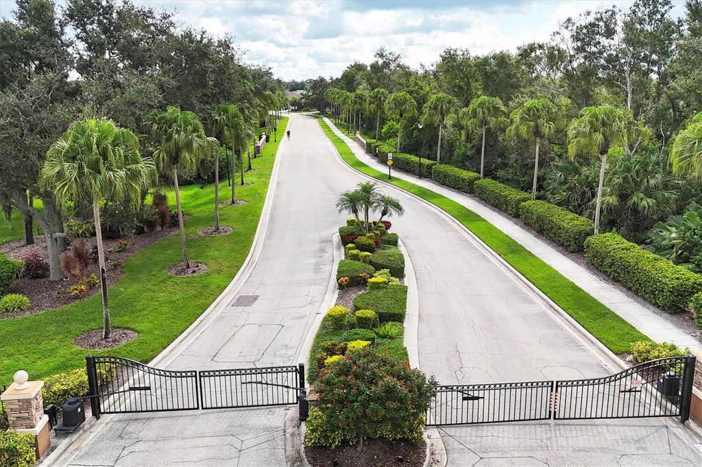 Photo of 331 Londonderry Drive, Sarasota, FL 34240 (MLS # A4664981)