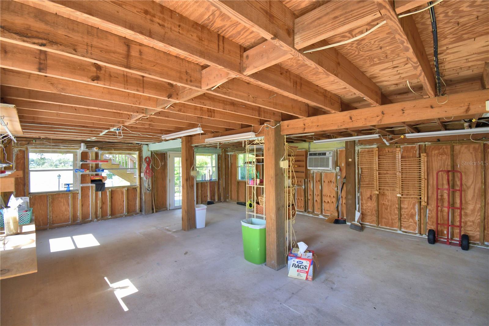 LUCERNE SHORES - Residential