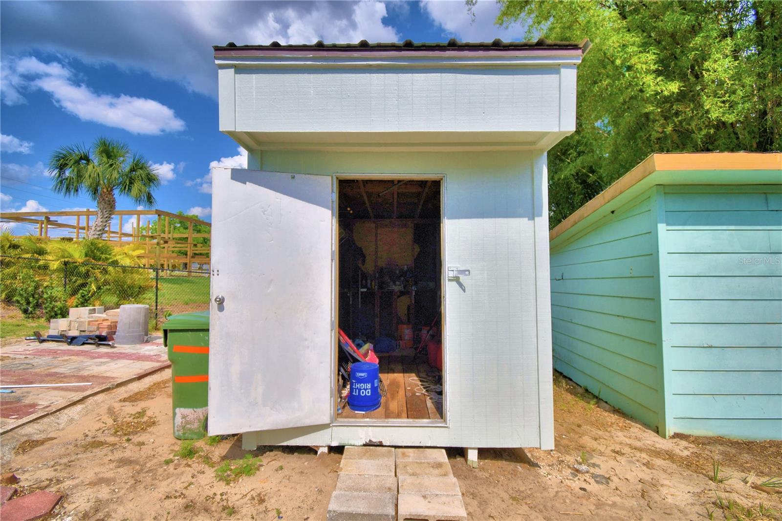 LUCERNE SHORES - Residential