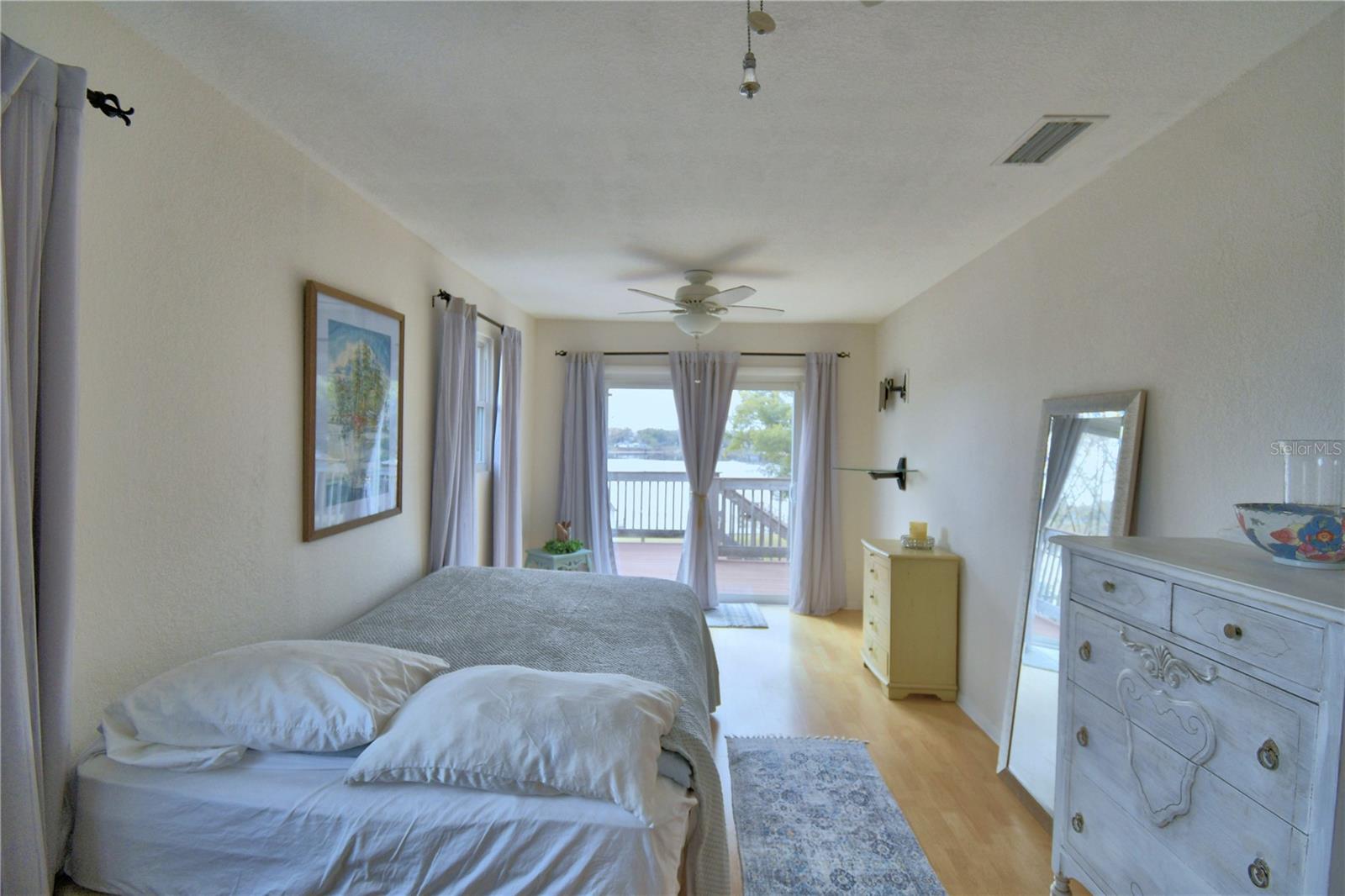 LUCERNE SHORES - Residential