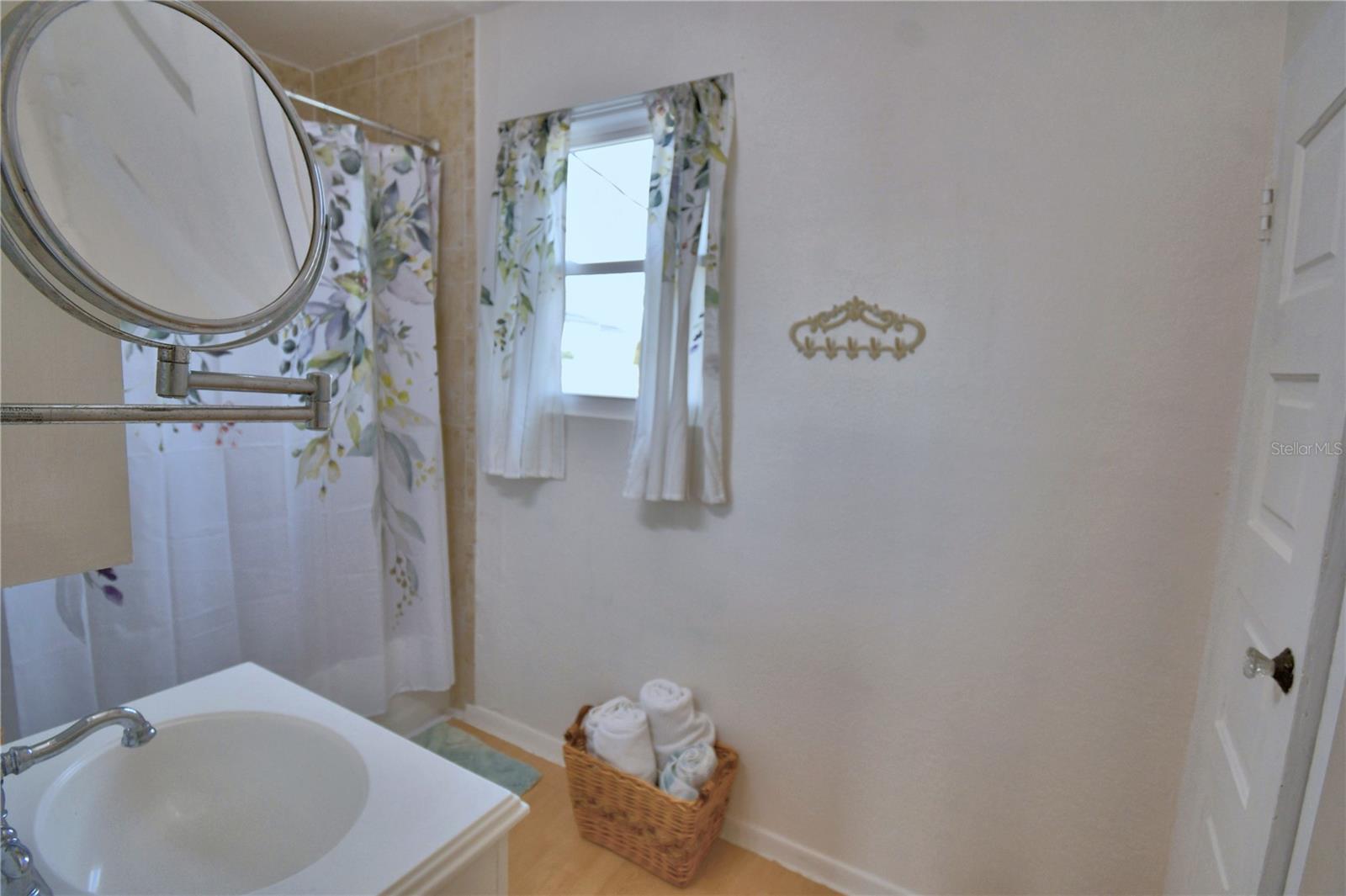 LUCERNE SHORES - Residential