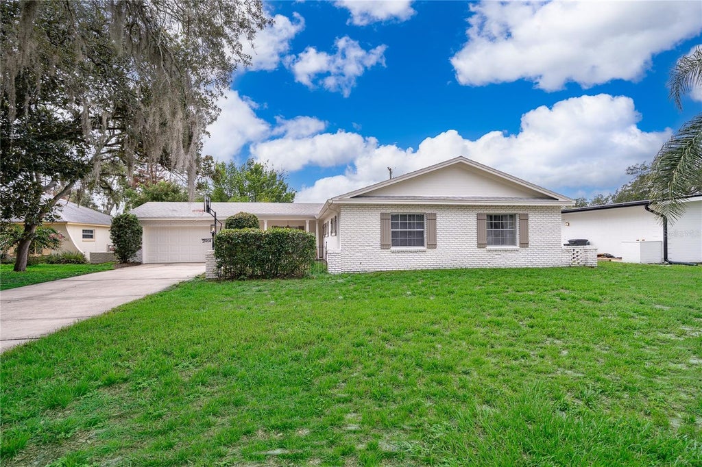 Photo of 2464 Hunterfield Road, Maitland, FL 32751 (MLS # O6424179)