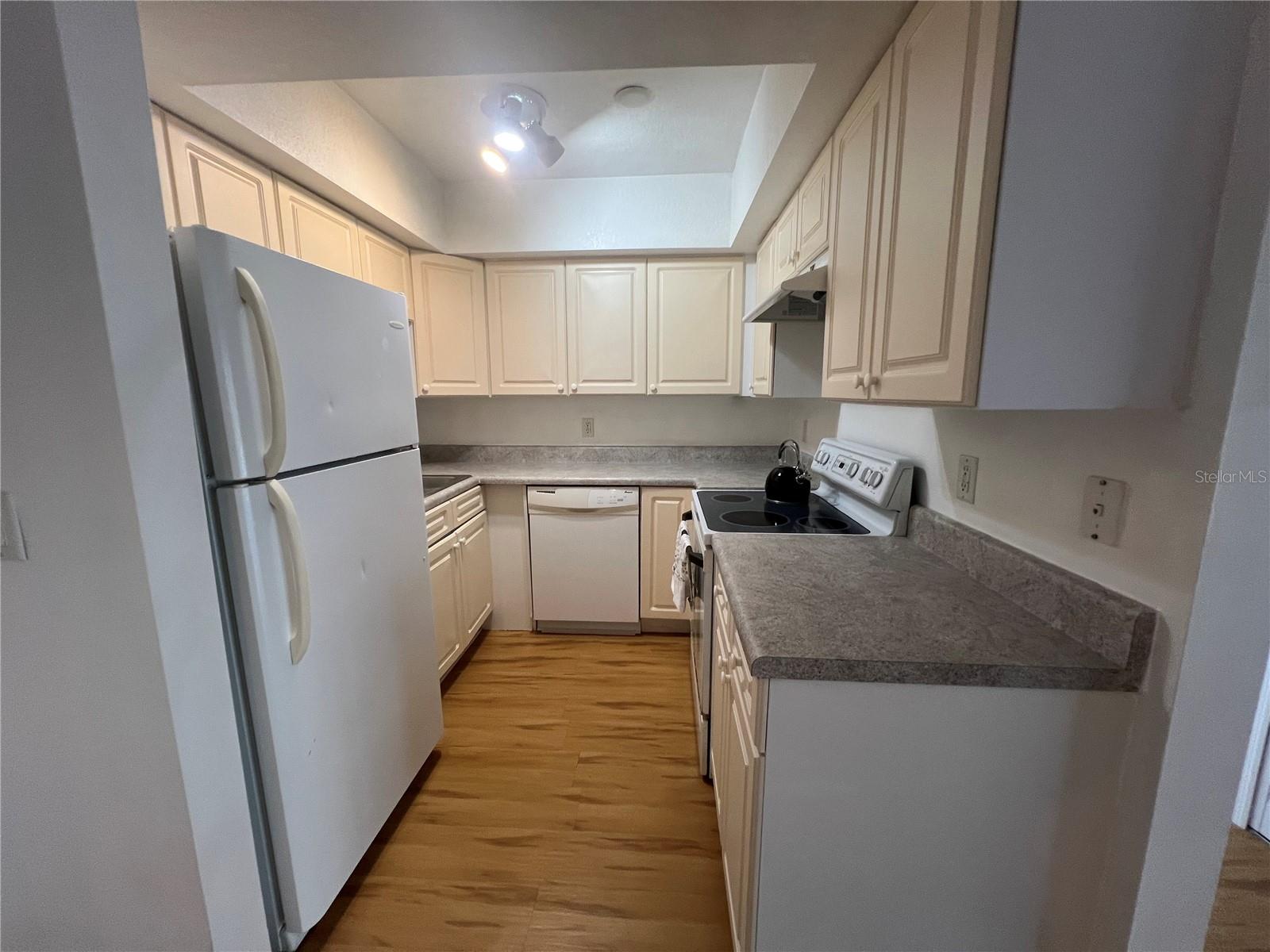 TOWN & COUNTRY MANOR - Residential Lease