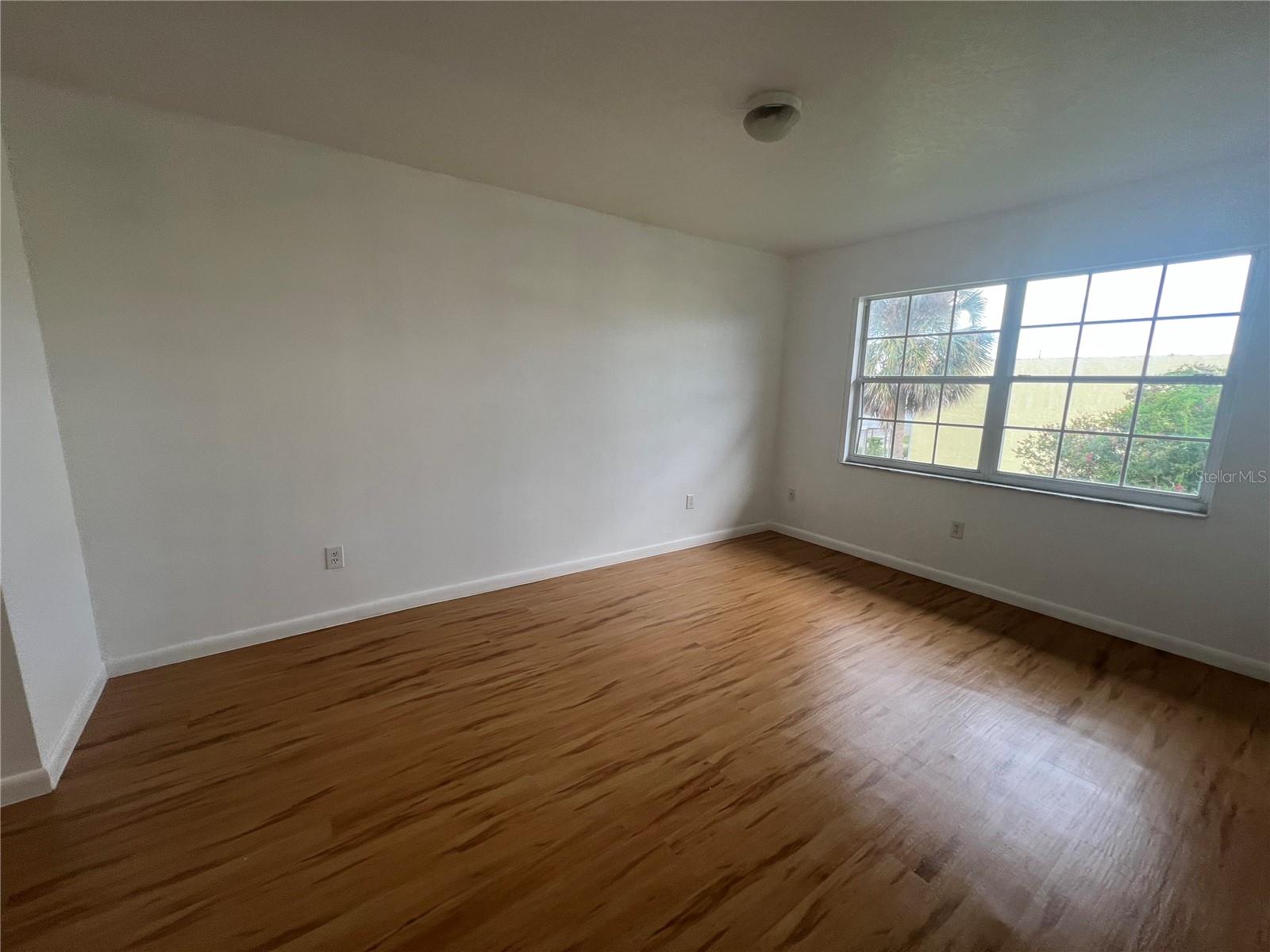 TOWN & COUNTRY MANOR - Residential Lease