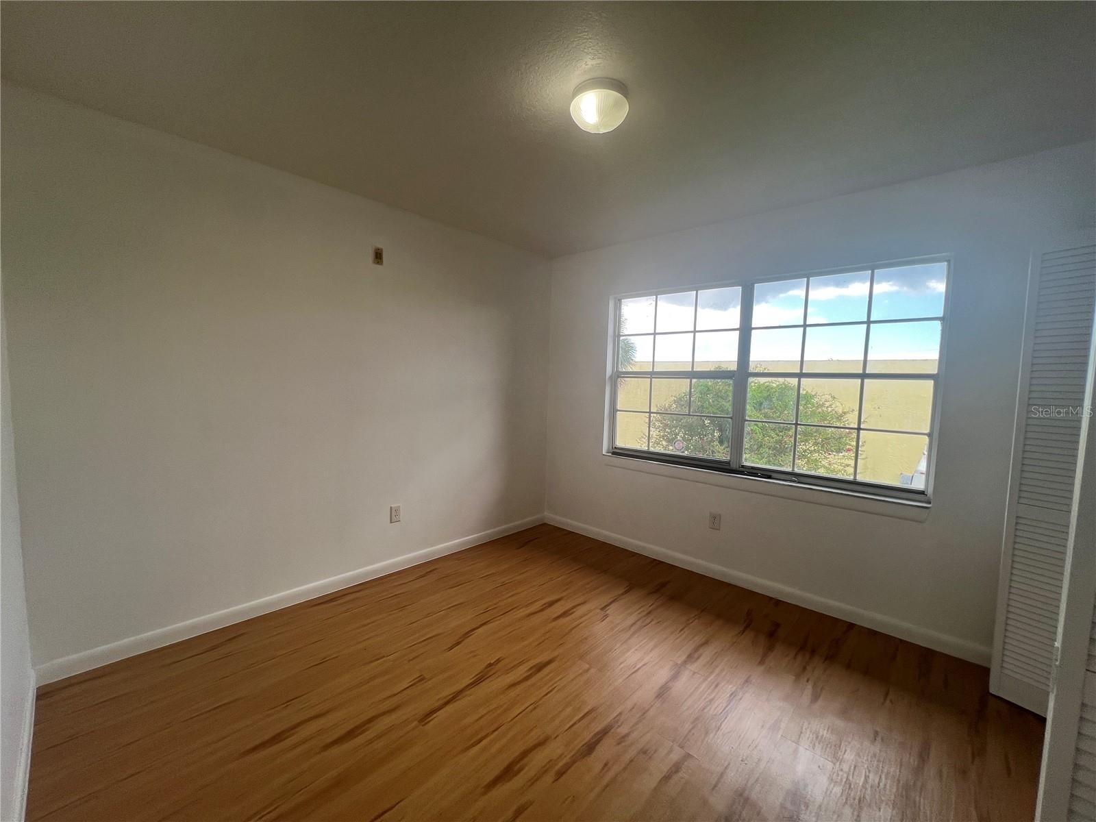 TOWN & COUNTRY MANOR - Residential Lease
