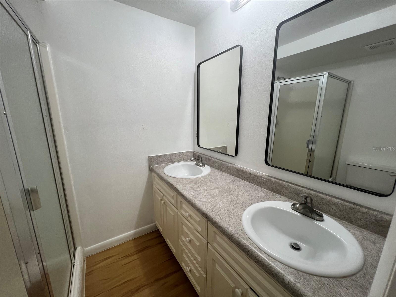 TOWN & COUNTRY MANOR - Residential Lease