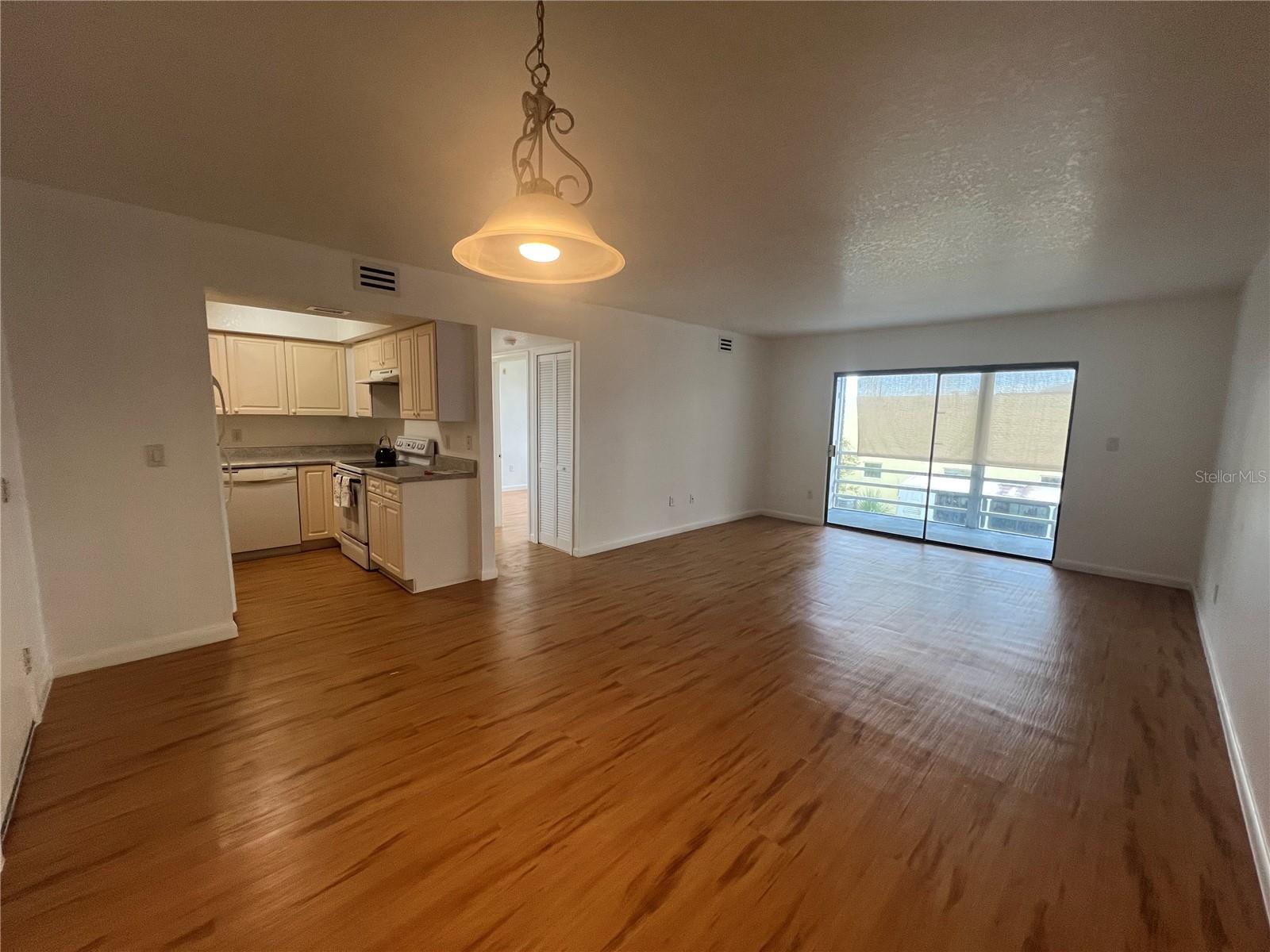 TOWN & COUNTRY MANOR - Residential Lease