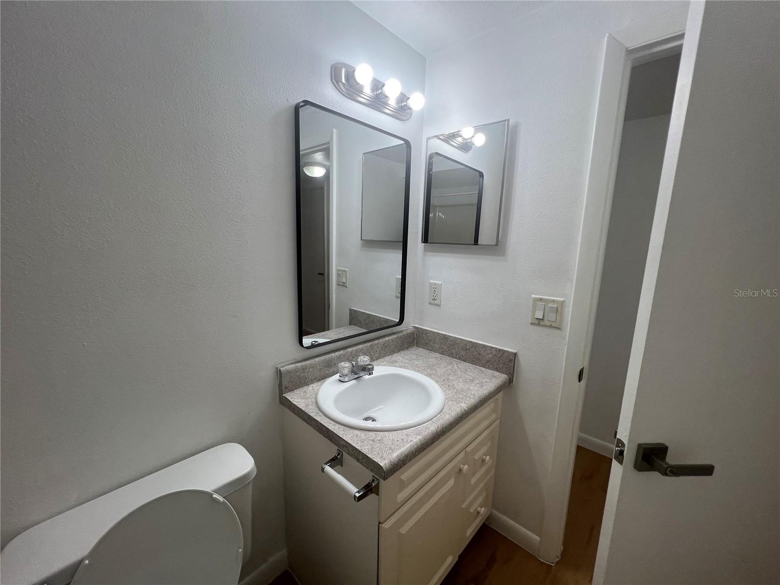 TOWN & COUNTRY MANOR - Residential Lease