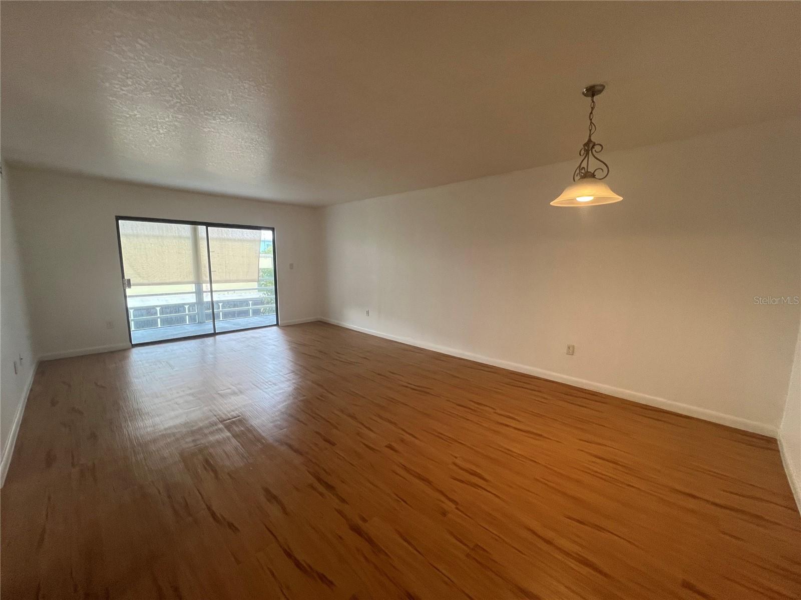 TOWN & COUNTRY MANOR - Residential Lease