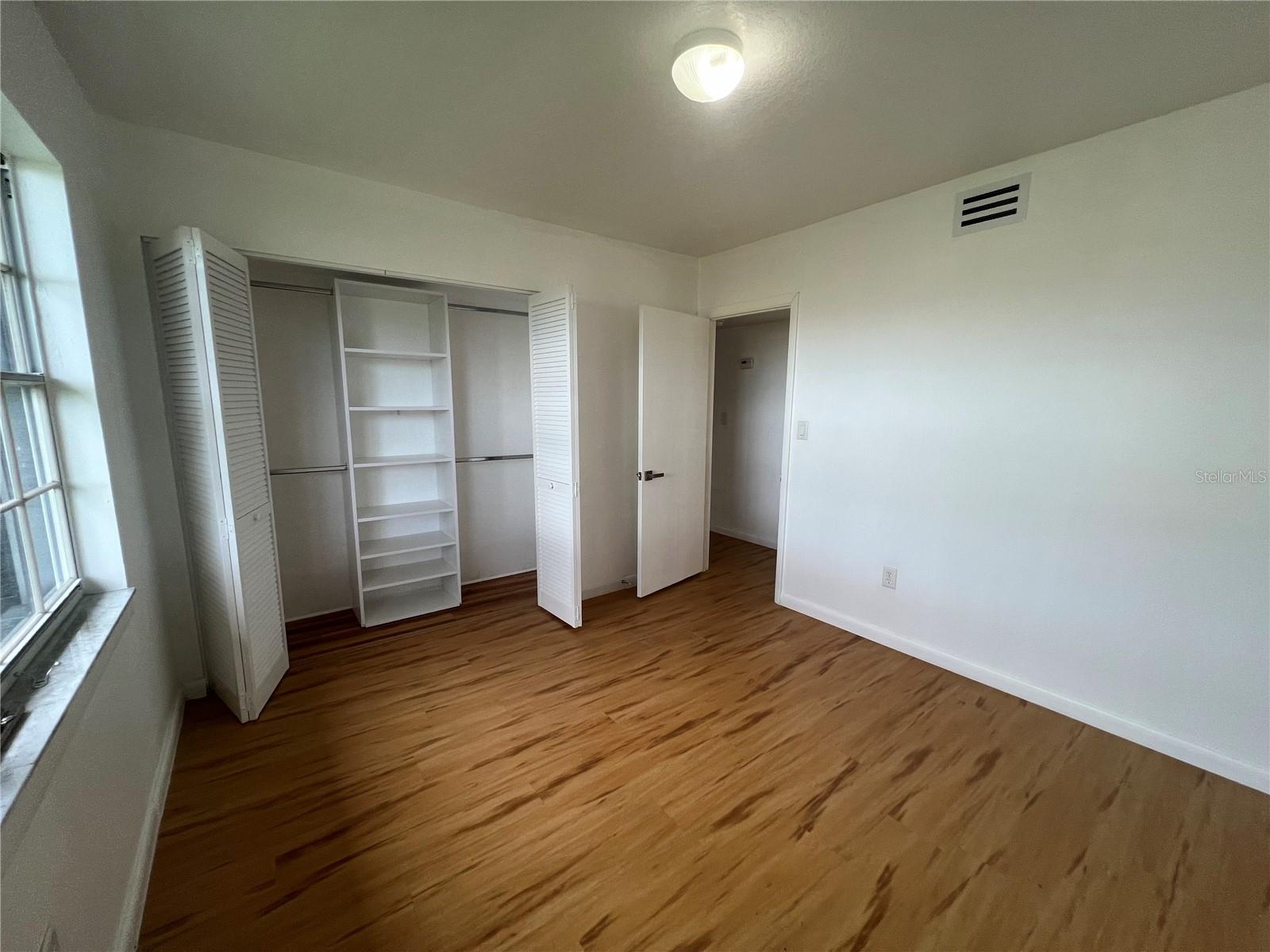 TOWN & COUNTRY MANOR - Residential Lease
