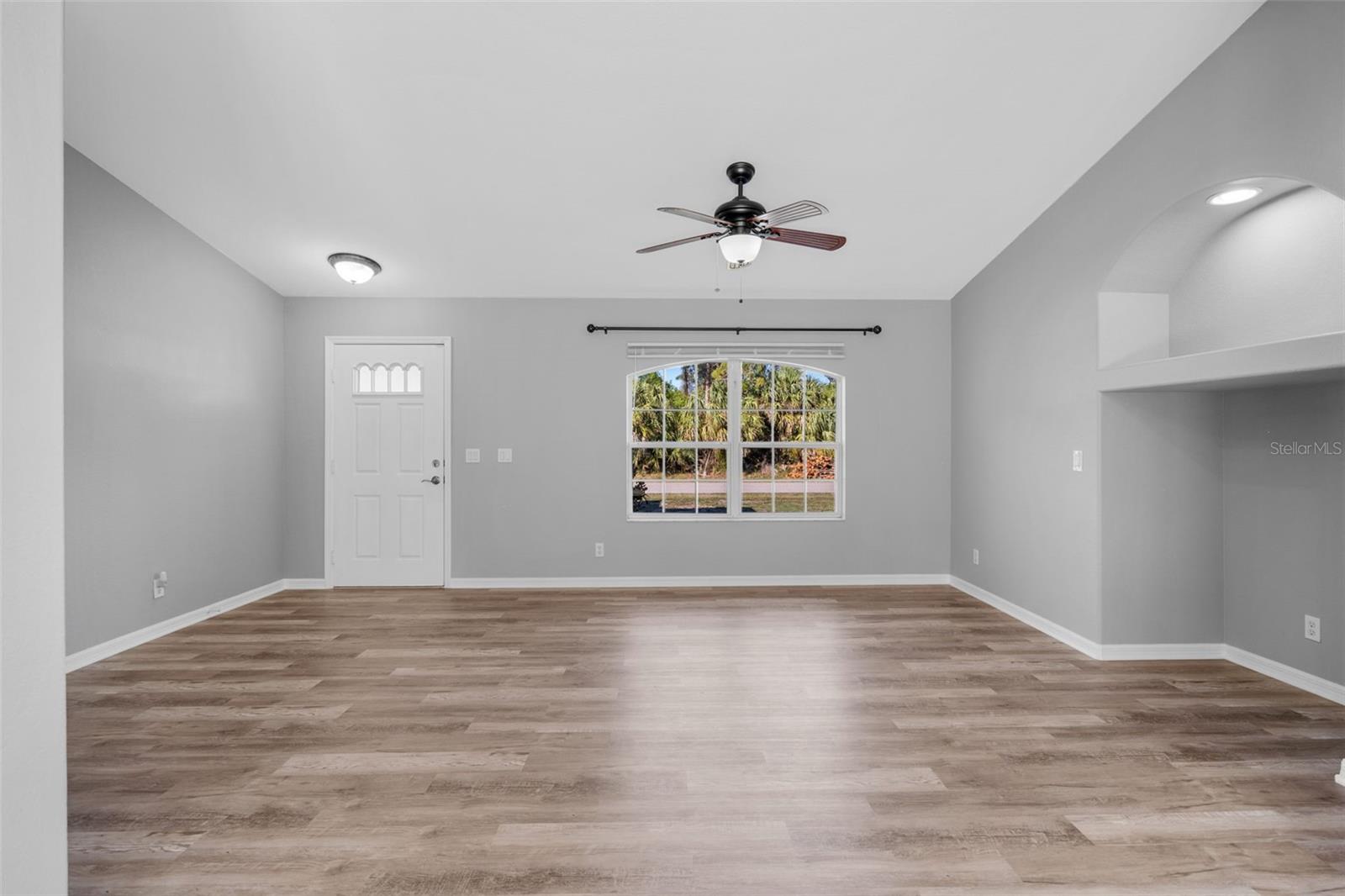 2405 MISTLETO LANE
