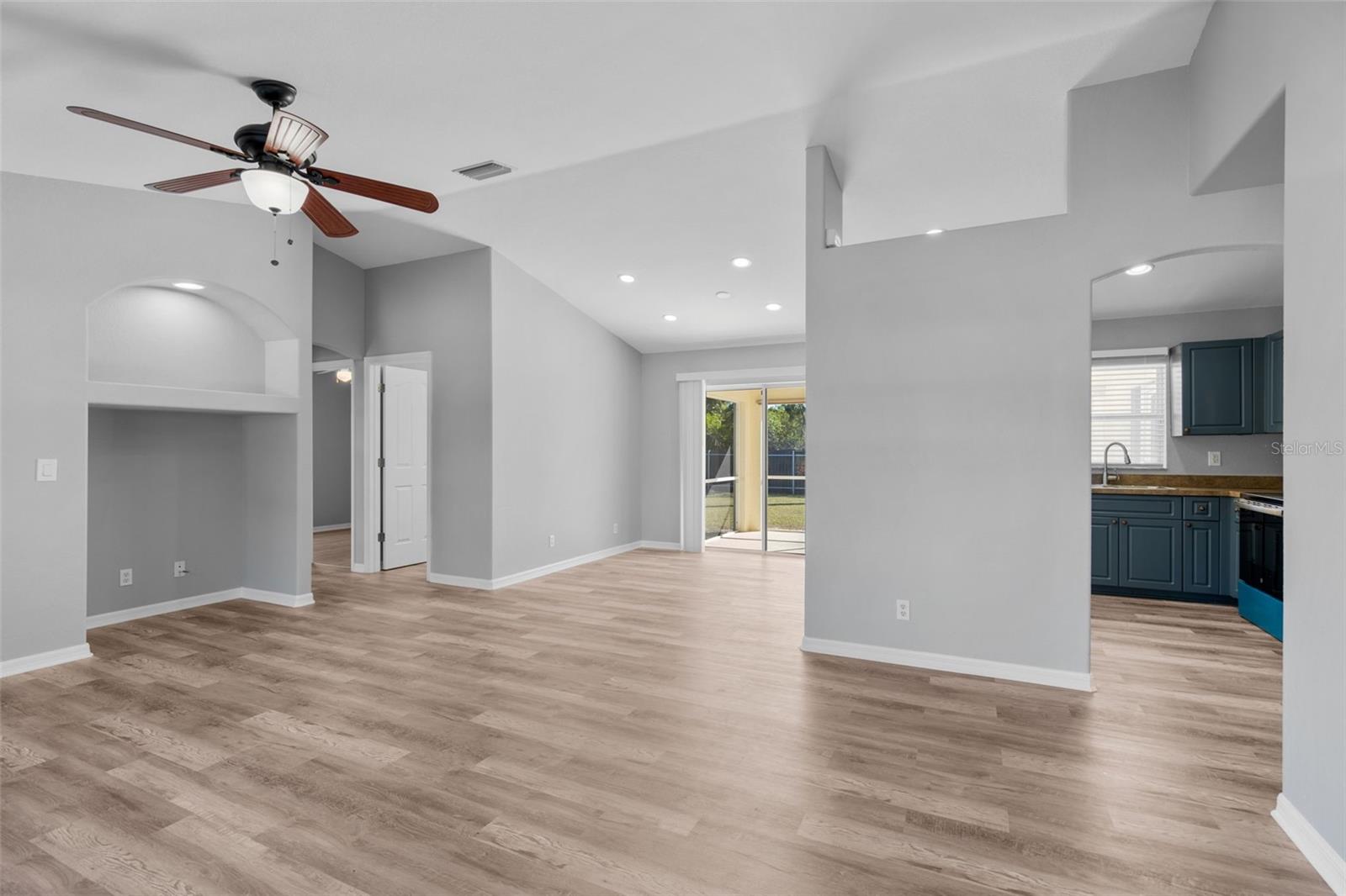 2405 MISTLETO LANE