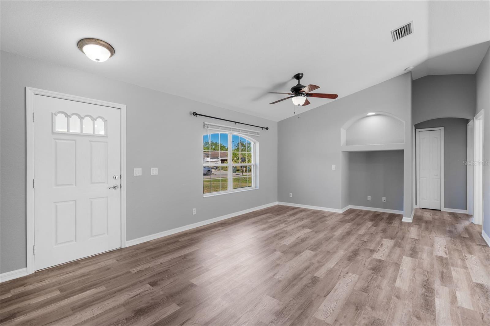 2405 MISTLETO LANE