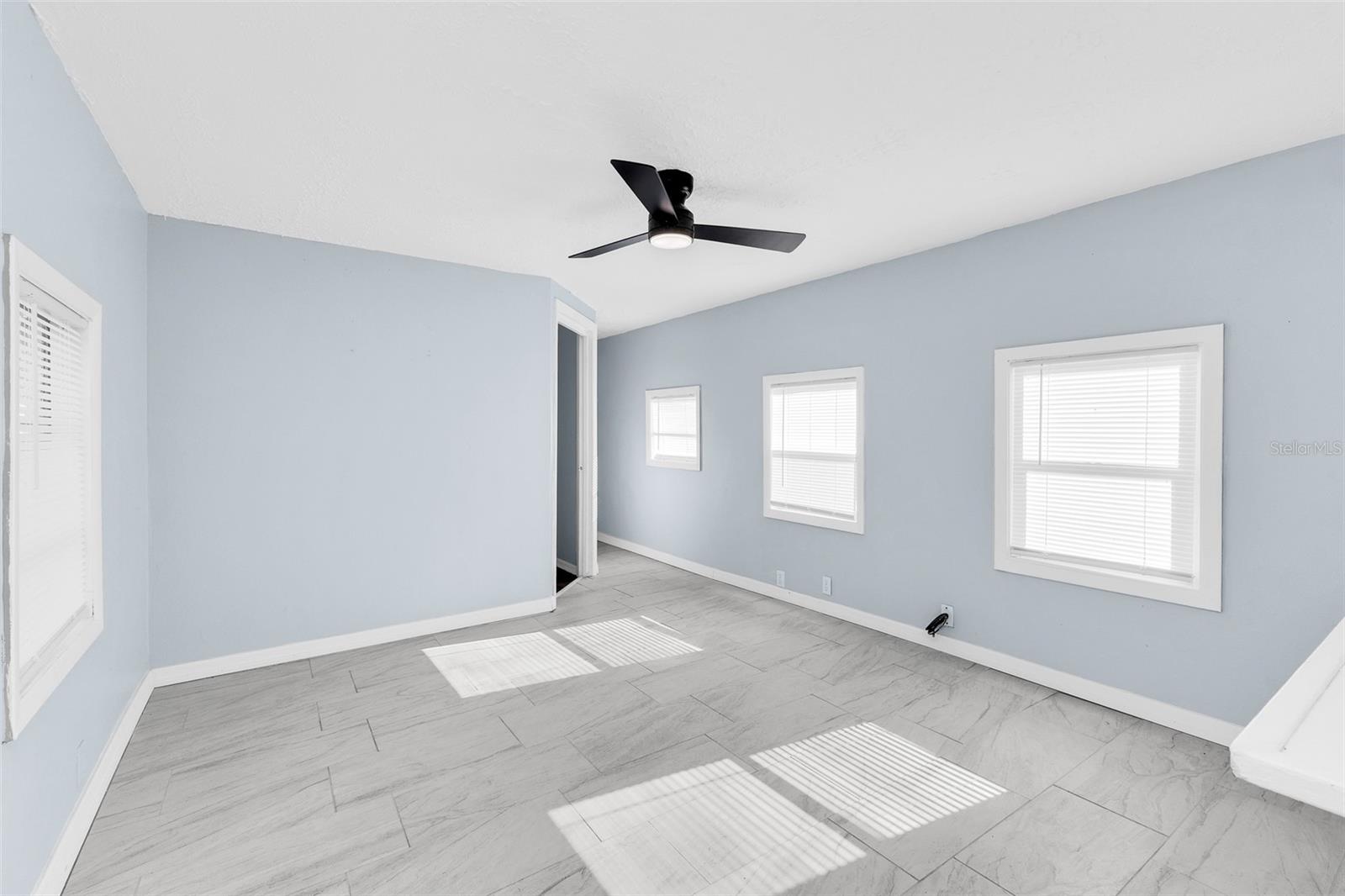 GROVELAND - Residential