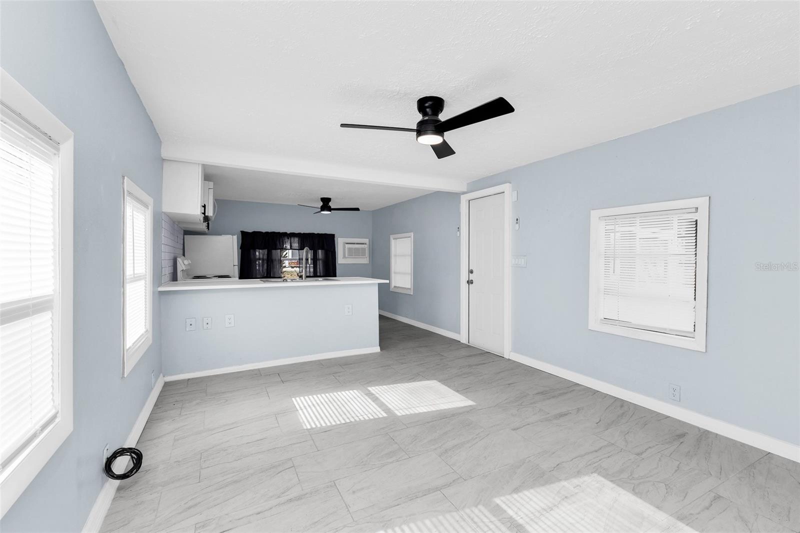 GROVELAND - Residential