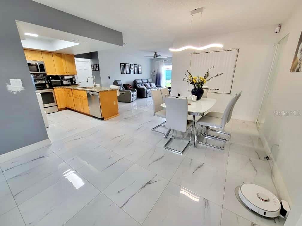 11230 TAFT LANE