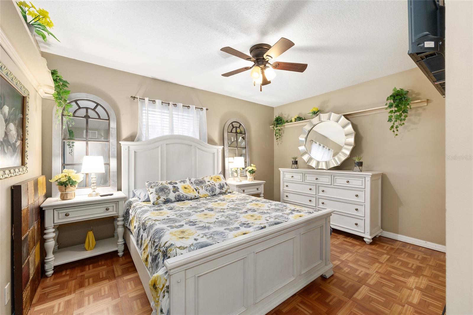 LAKE WEIR GARDENS - Residential