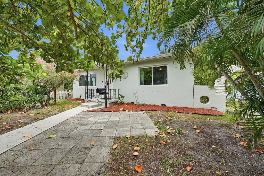 Photo of 4730 Burlington Avenue N, St Petersburg, FL 33713 (MLS # TB8515980)