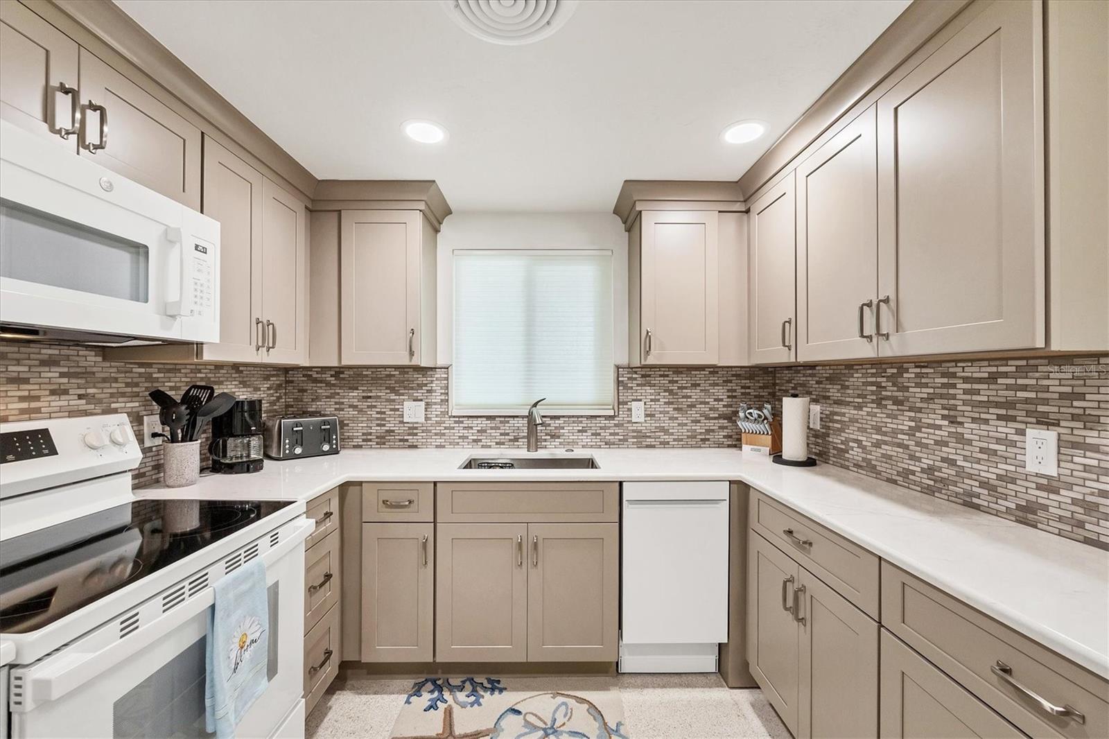 ENGLEWOOD SHORES - Residential