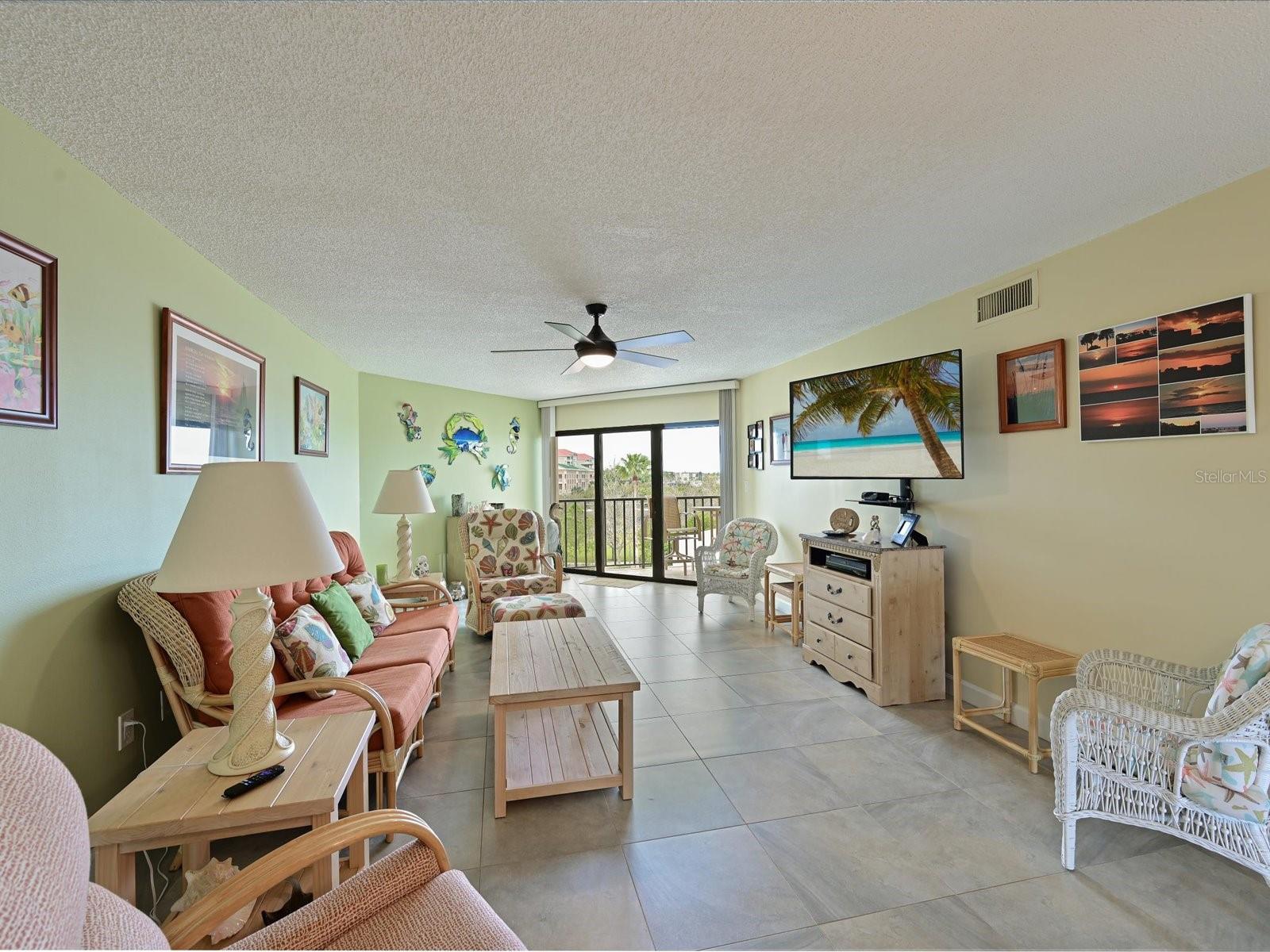 RIVER YACHT & RACQUET CLUB - Residential