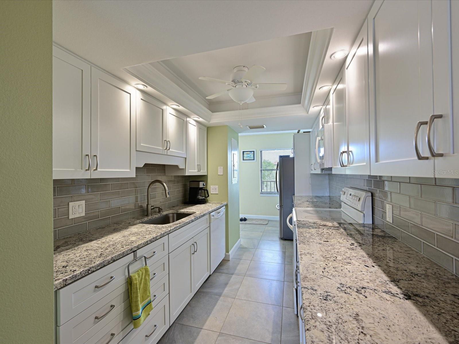 RIVER YACHT & RACQUET CLUB - Residential