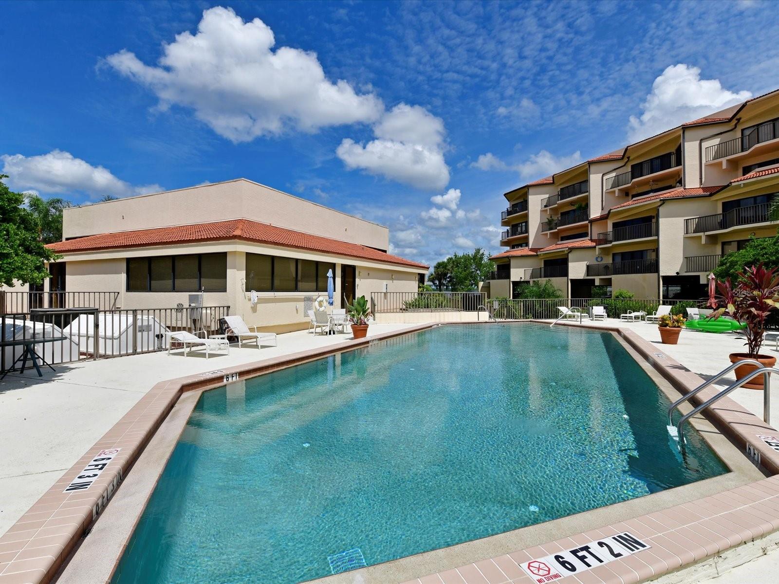 RIVER YACHT & RACQUET CLUB - Residential