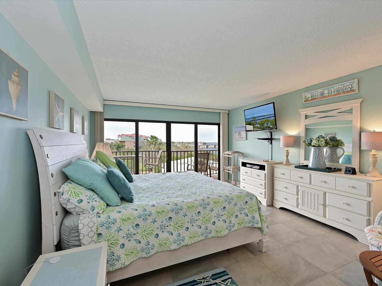 RIVER YACHT & RACQUET CLUB - Residential