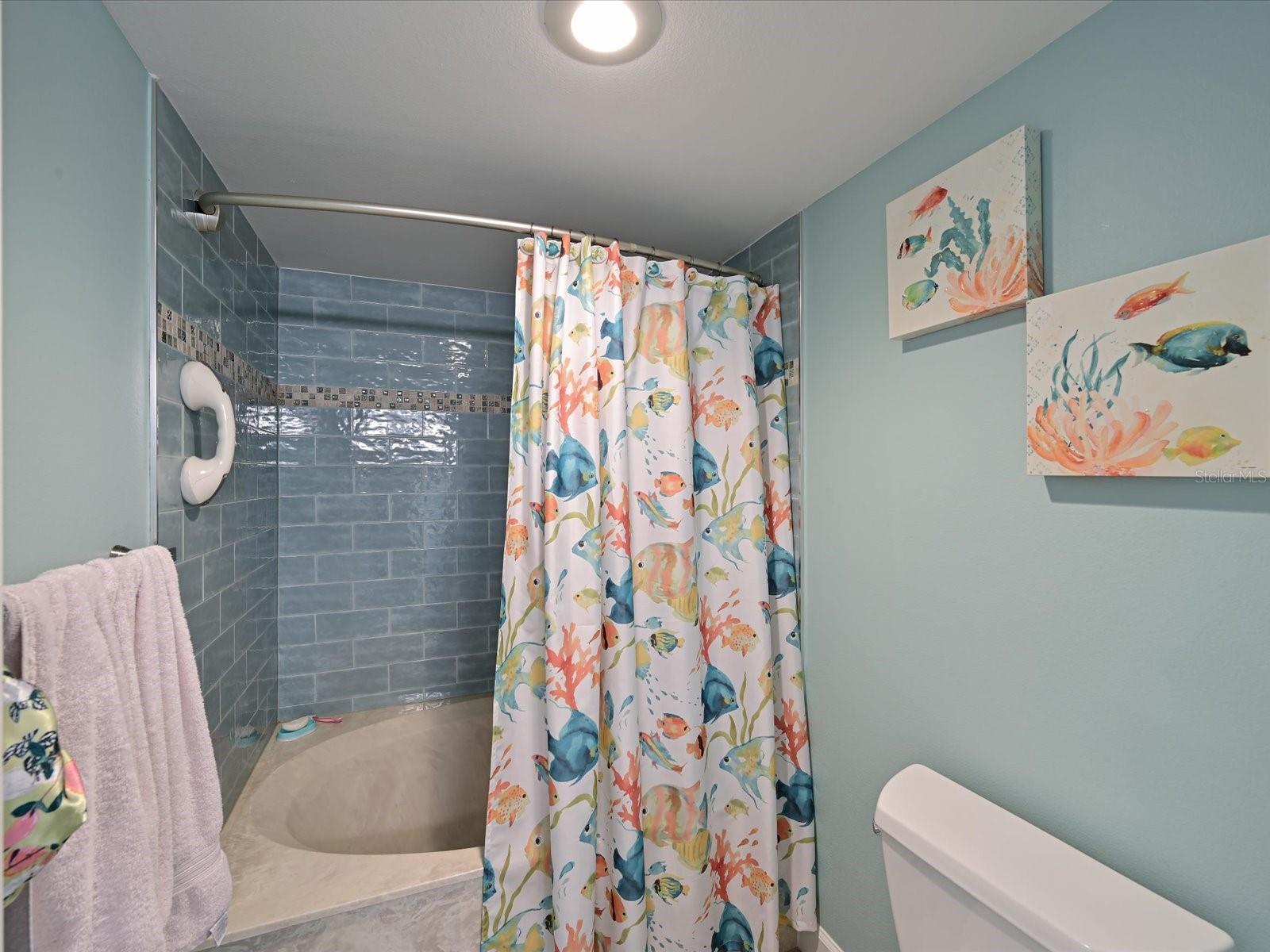 RIVER YACHT & RACQUET CLUB - Residential