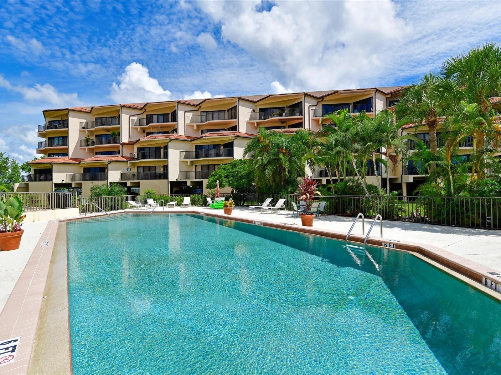 RIVER YACHT & RACQUET CLUB - Residential