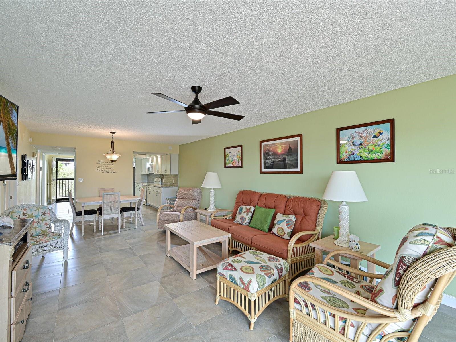 RIVER YACHT & RACQUET CLUB - Residential