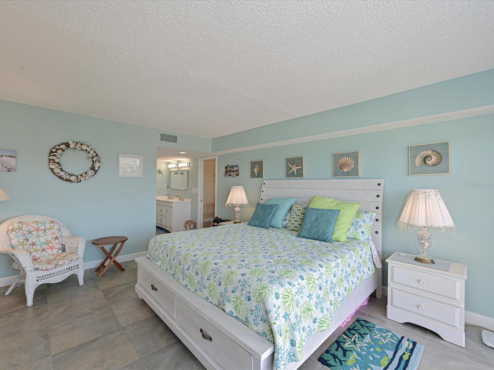 RIVER YACHT & RACQUET CLUB - Residential