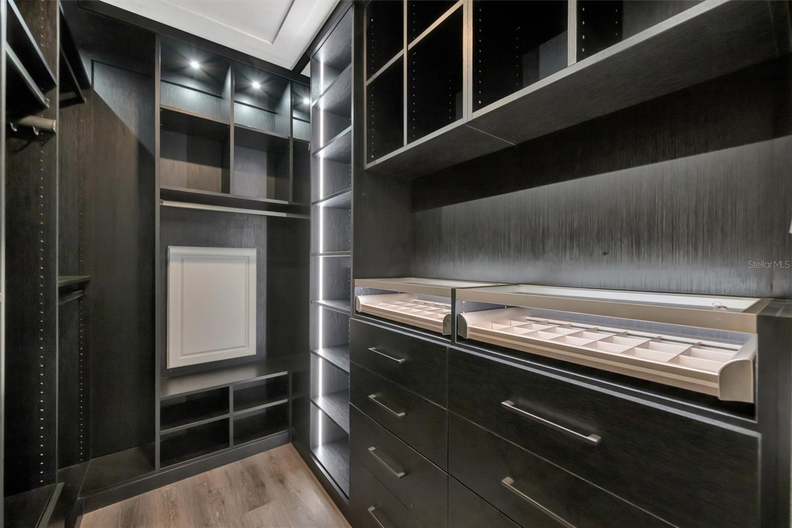 COUNTRY HAVEN LOT 25 - Residential