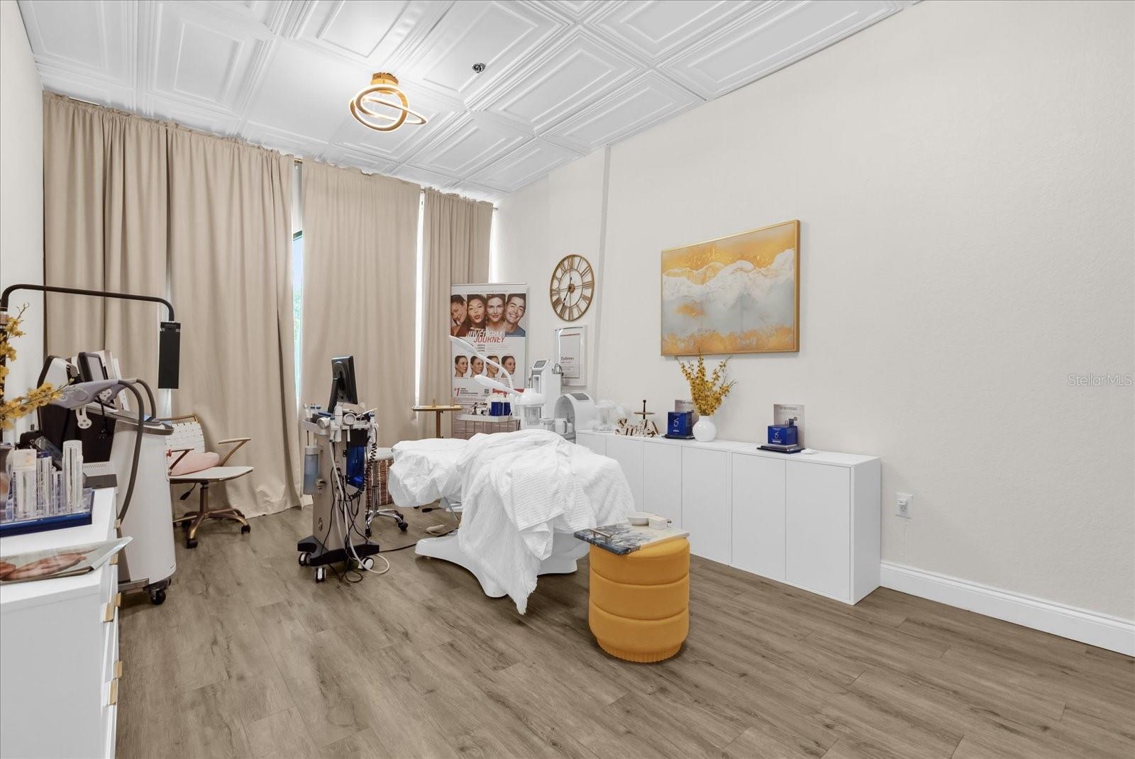 DREWTINA COMMERCE CENTER - Business Opportunity