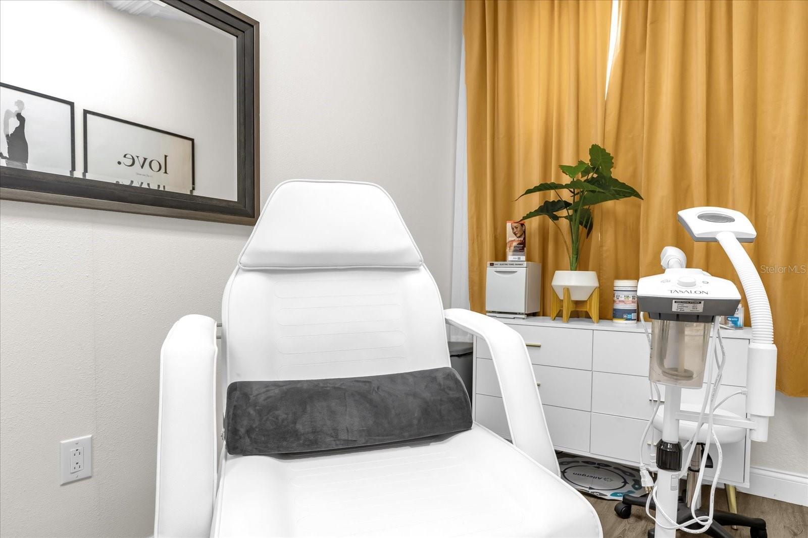 DREWTINA COMMERCE CENTER - Business Opportunity