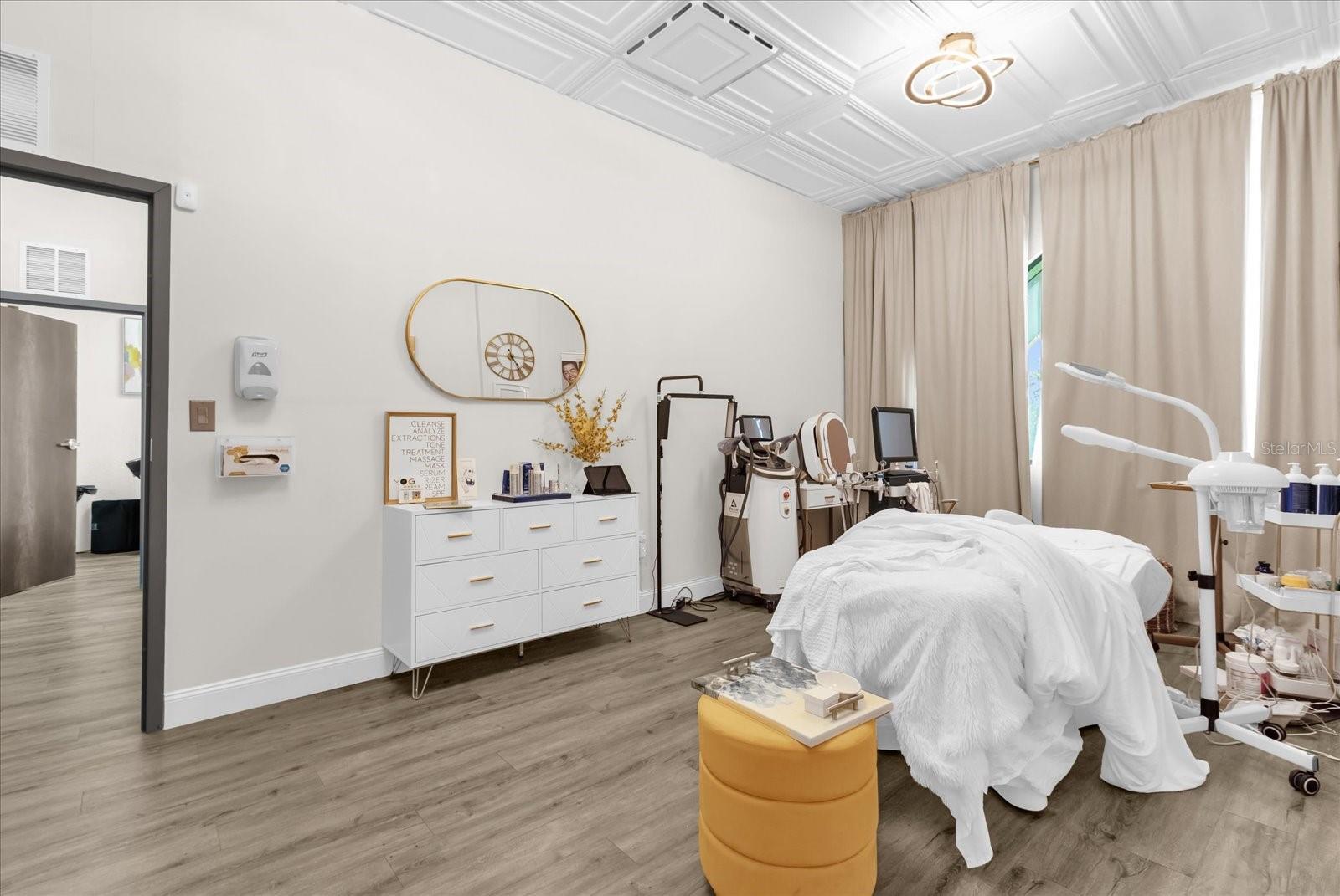 DREWTINA COMMERCE CENTER - Business Opportunity