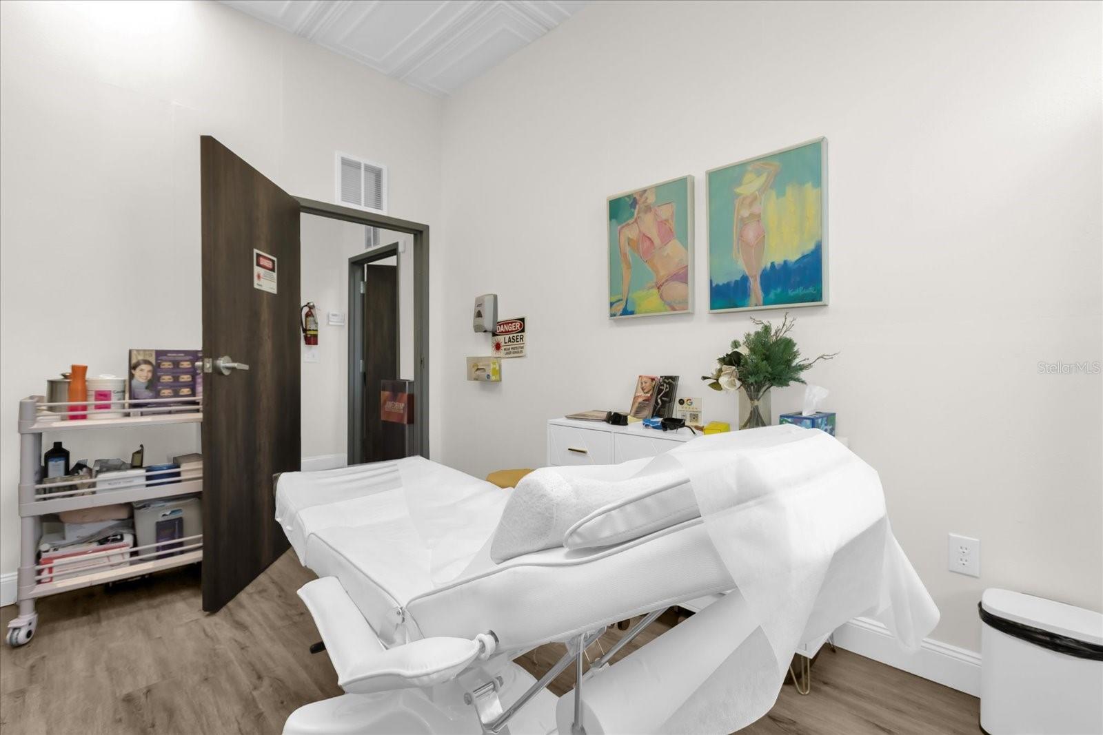 DREWTINA COMMERCE CENTER - Business Opportunity